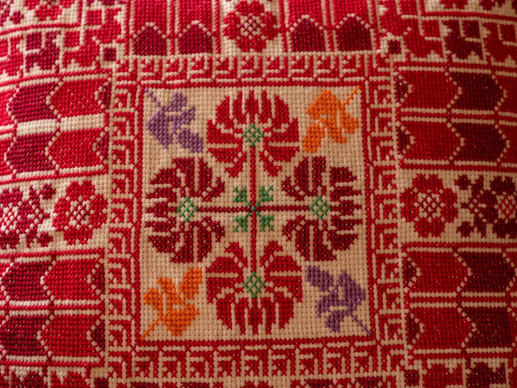 Coussin brodé main tatreez