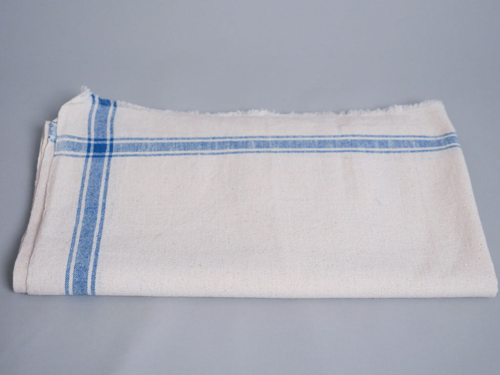 Serviette tissée main : coton écru avec bord bleu