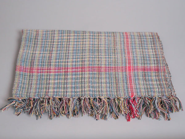 Serviette ou plaid en coton tissée à la main, vert. Tissage en fils mélangés.