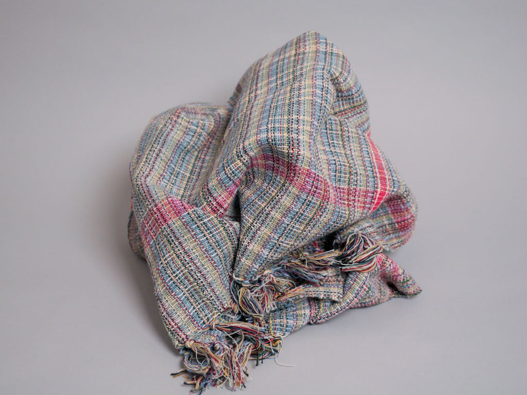 Serviette ou plaid en coton tissée à la main, vert. Tissage en fils mélangés.