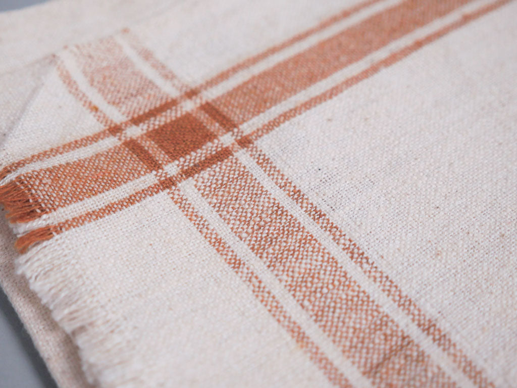 Handwoven towel: ecru cotton with sand edge Secondary image