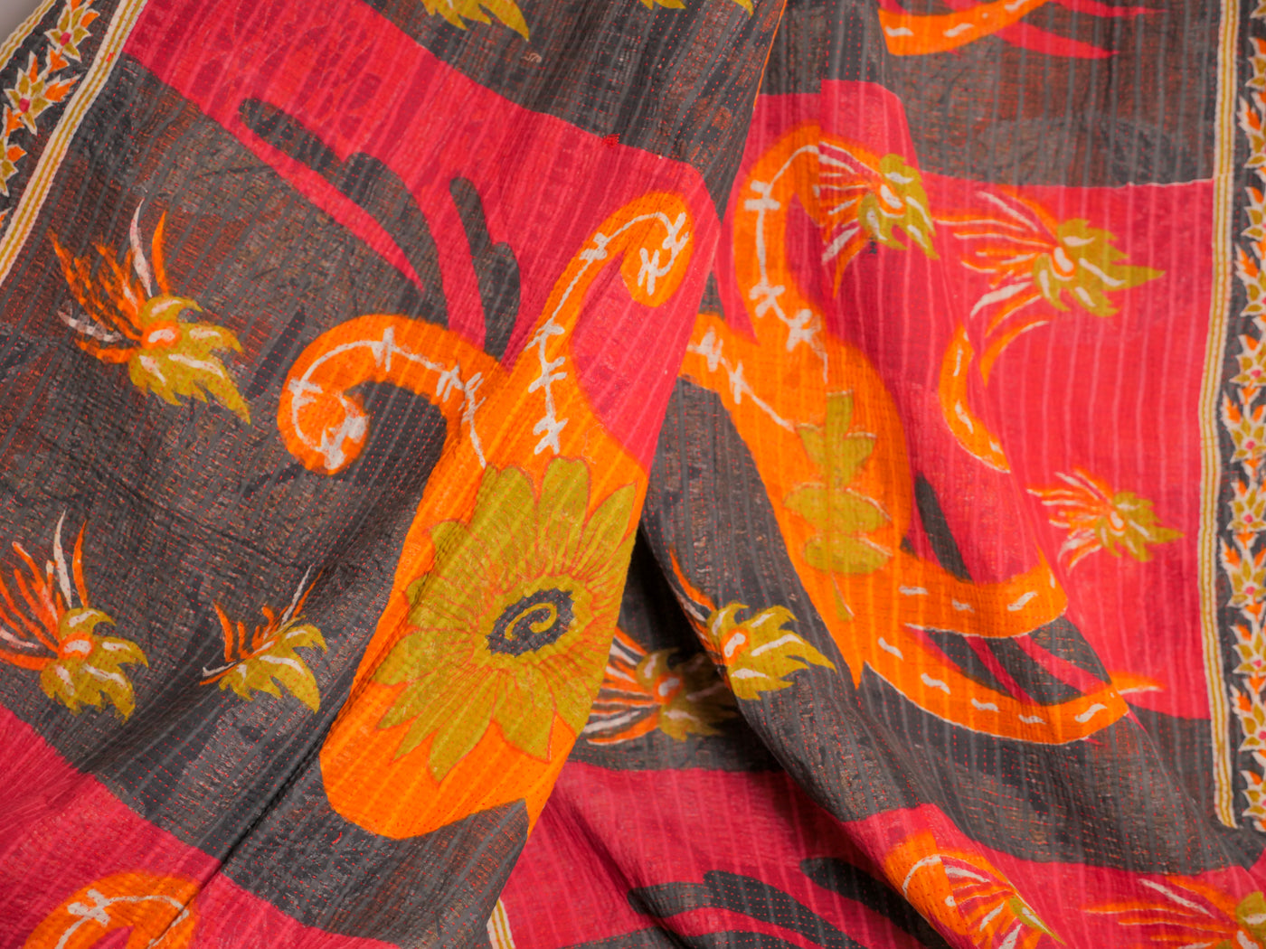Navy, daisy kantha