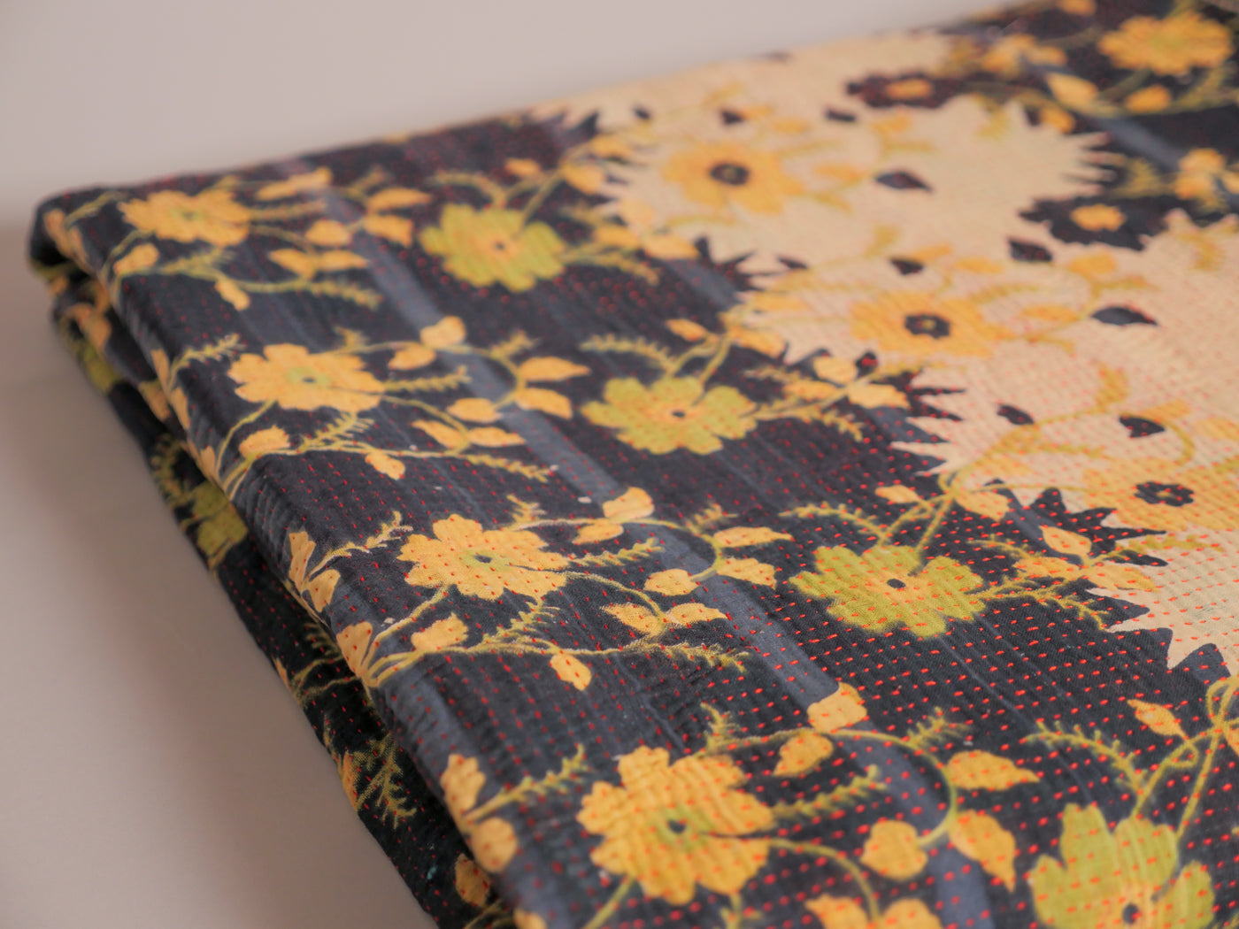 Navy, daisy kantha
