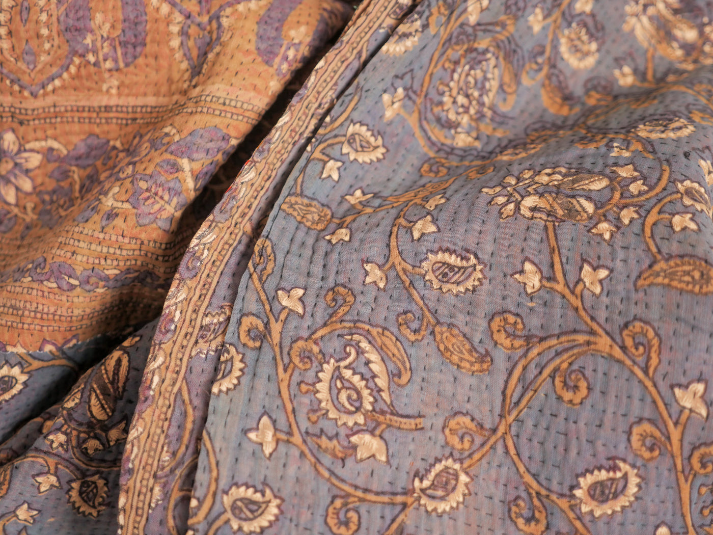 Kantha violet & avec des motifs brodé en ecru beige