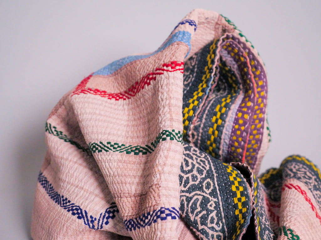 Couvre-lit Kantha Vintage en Coton Recyclé  No.126 "Rainbow"