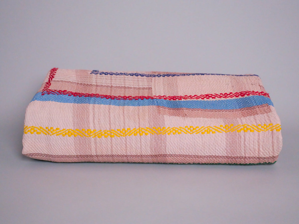 Couvre-lit Kantha Vintage en Coton Recyclé  No.126 "Rainbow" Image principale du produit