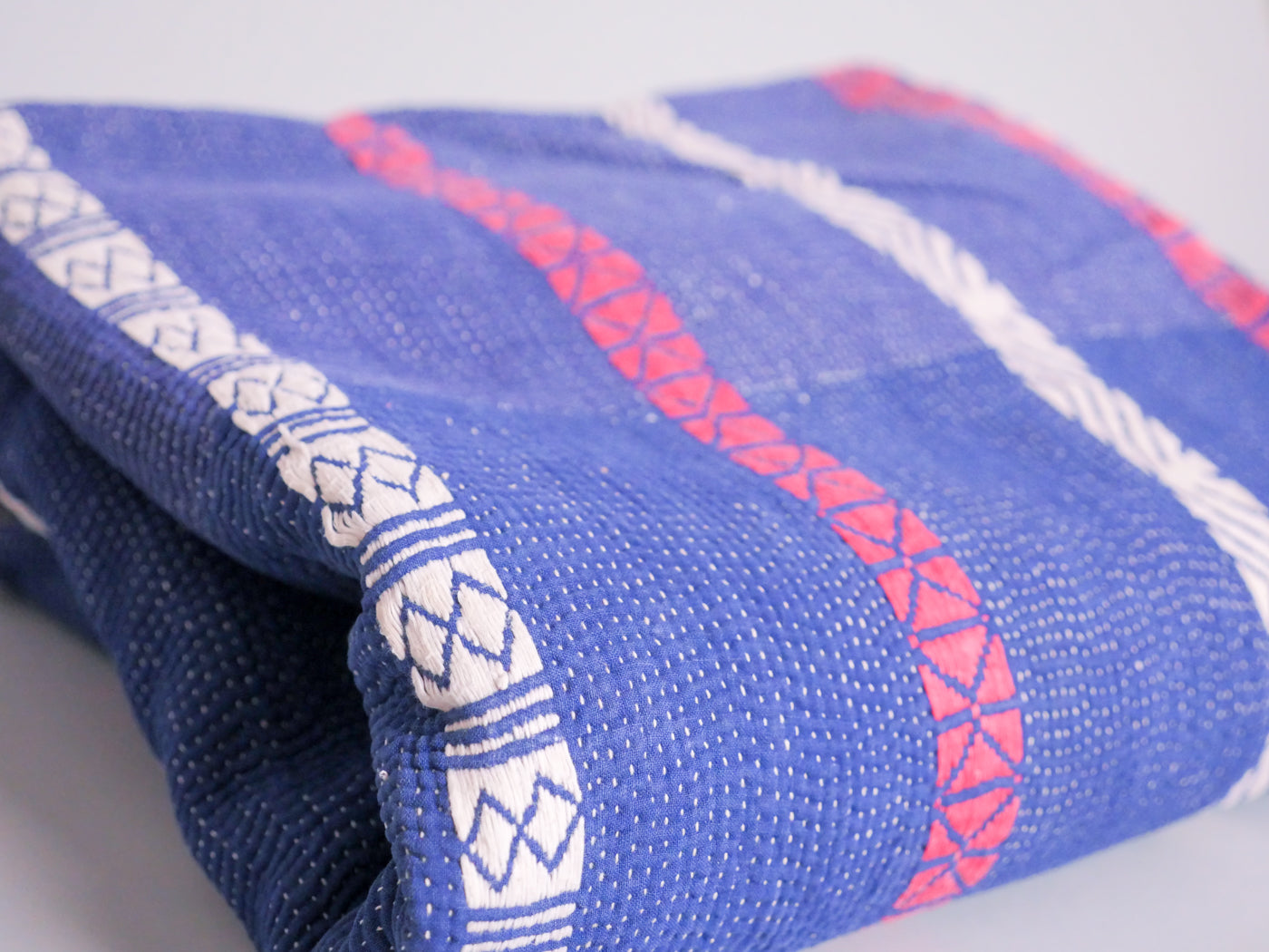 Couvre-lit Kantha Vintage en Coton Recyclé  No.125 "Purple Haze" Image secondaire du produit