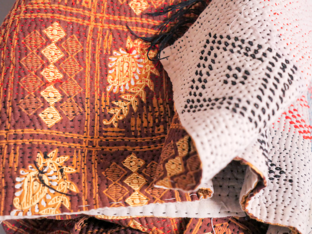 Couvre-lit Kantha Vintage en Coton Recyclé  No.123 "White Diamonds"