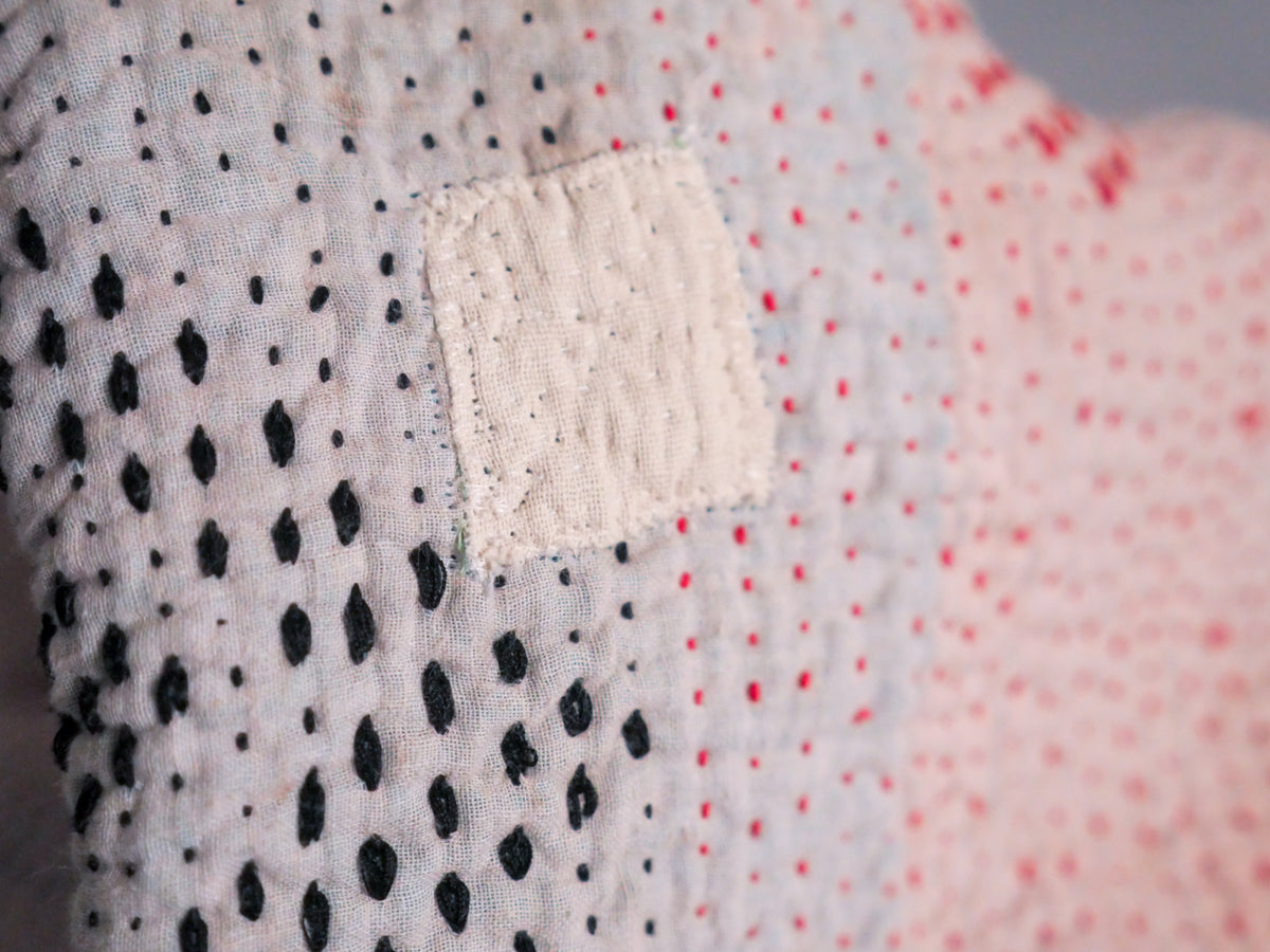 Couvre-lit Kantha Vintage en Coton Recyclé  No.123 "White Diamonds"