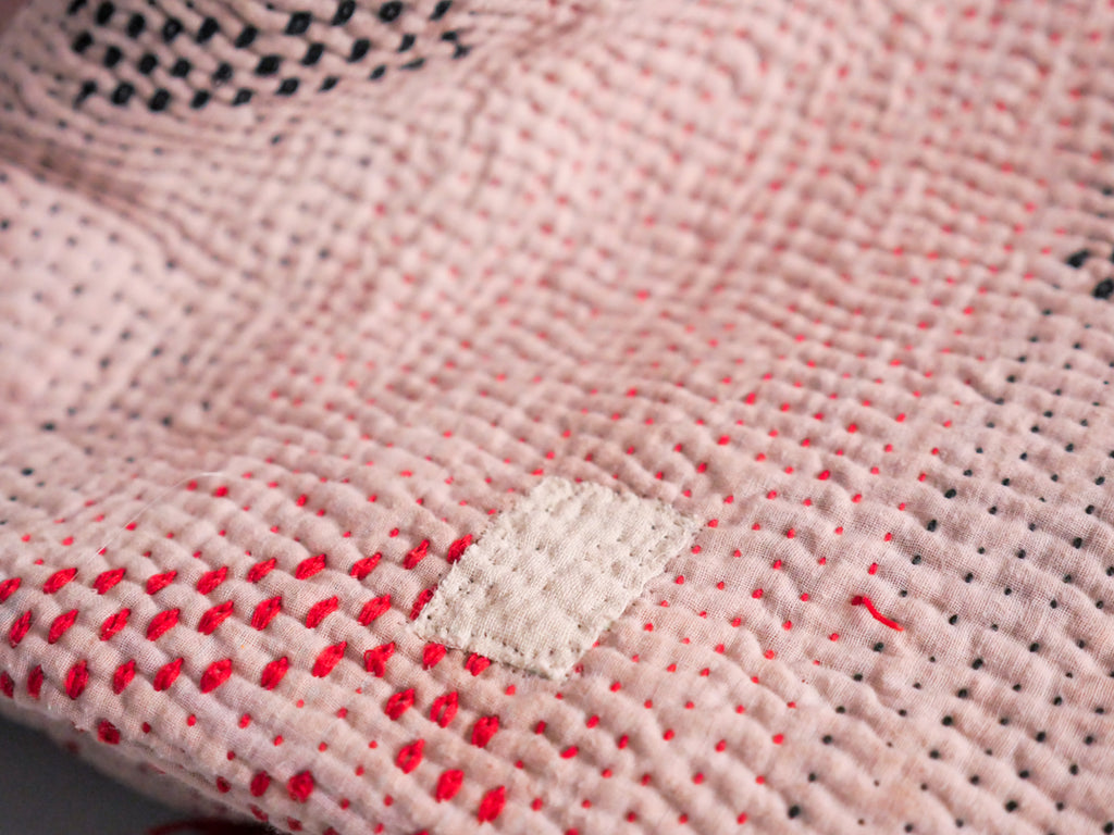 Couvre-lit Kantha Vintage en Coton Recyclé  No.123 "White Diamonds"