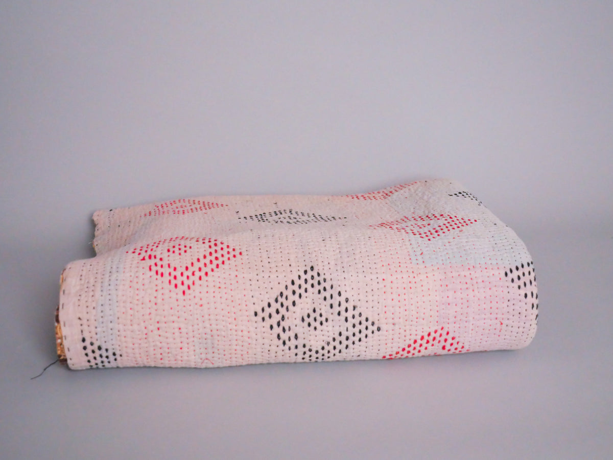 Couvre-lit Kantha Vintage en Coton Recyclé  No.123 "White Diamonds"