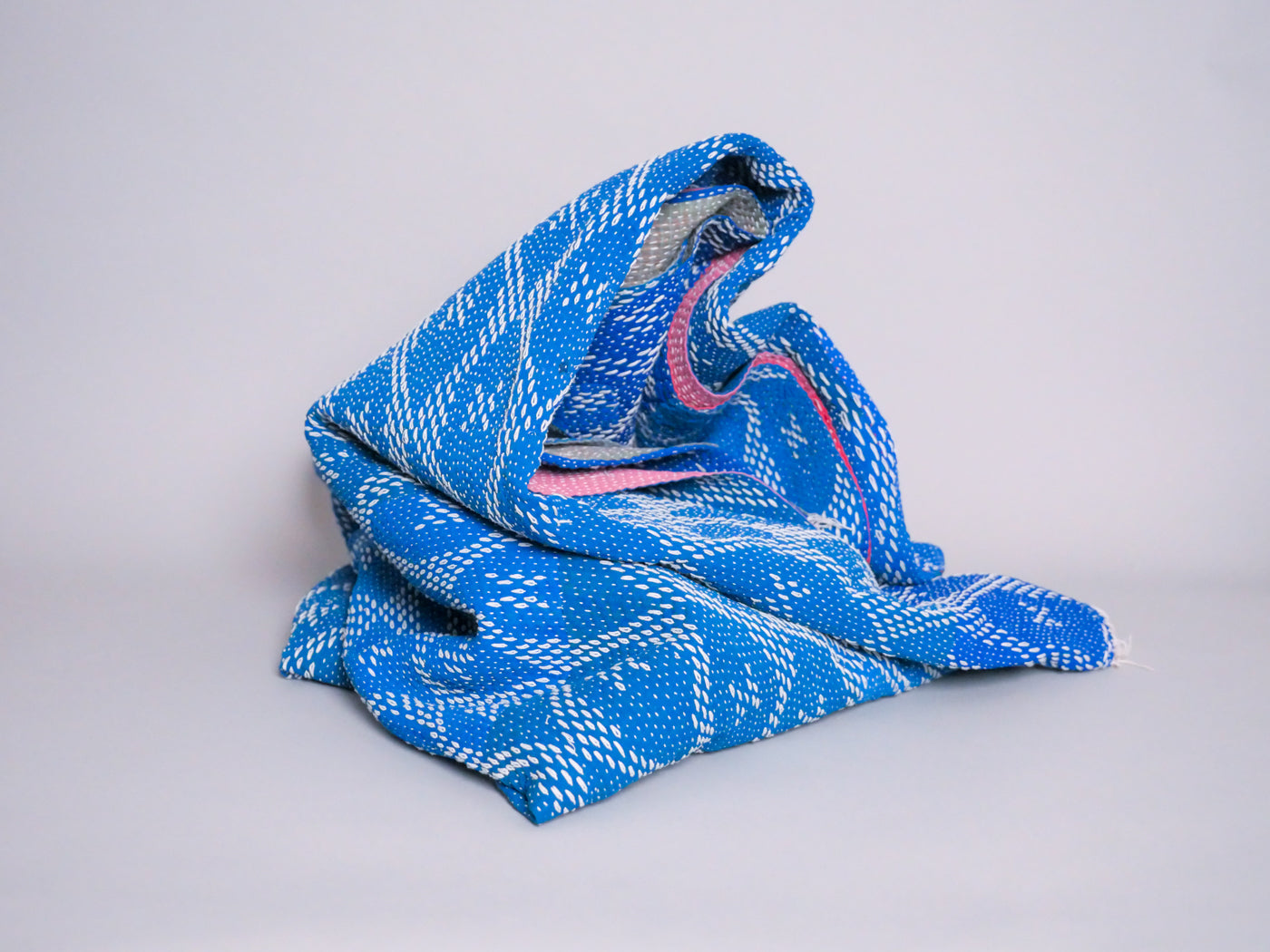 Couvre-lit Kantha Vintage en Coton Recyclé  No.124 "Blue Bows" Image secondaire du produit
