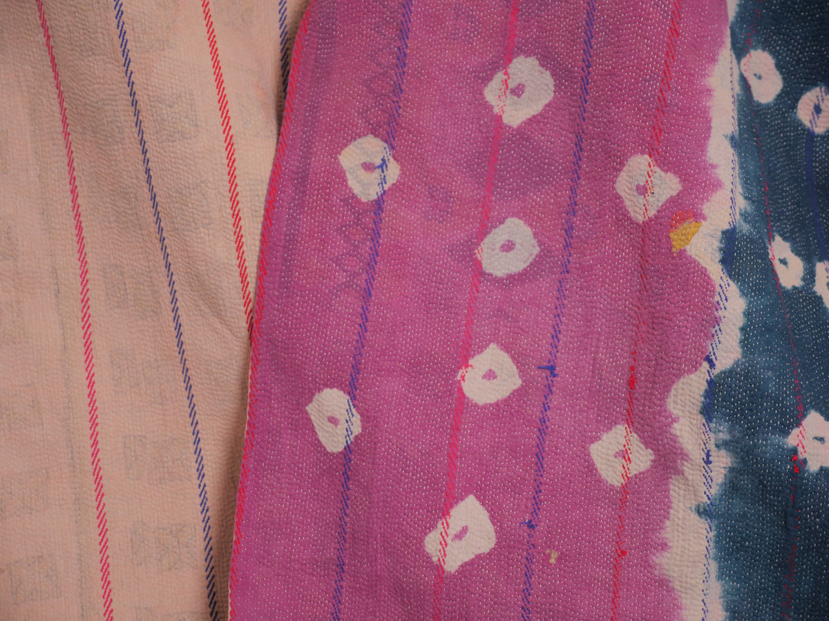 Couvre-lit Kantha Vintage en Coton Recyclé  No.120 "Blue Bandhani"