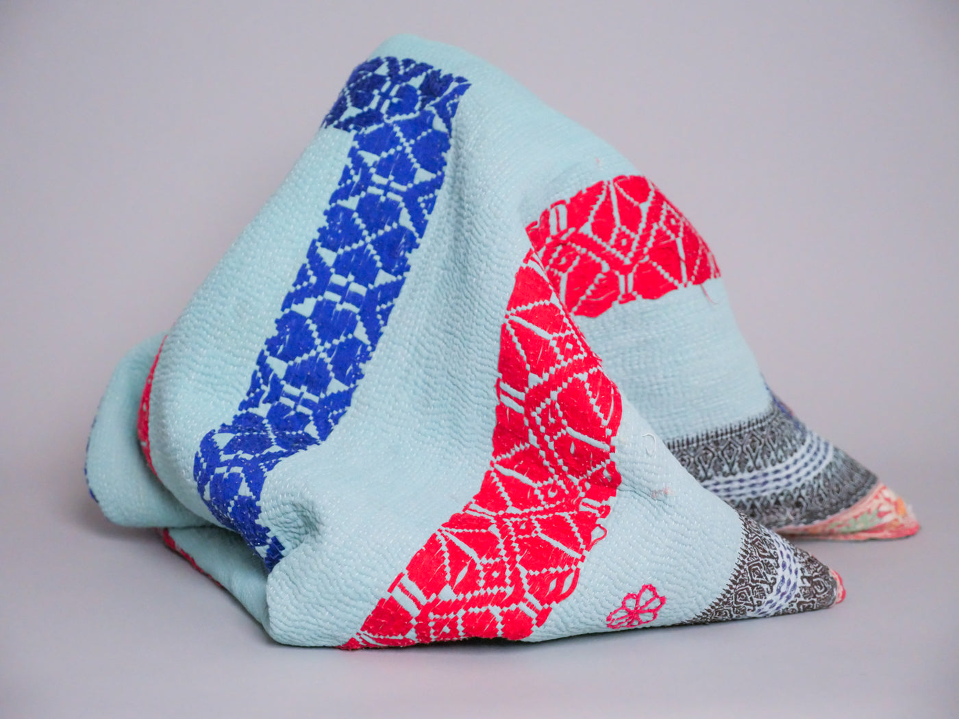 Couvre-lit Kantha Vintage en Coton Recyclé  No.111 "Folk Stripes" Image secondaire du produit