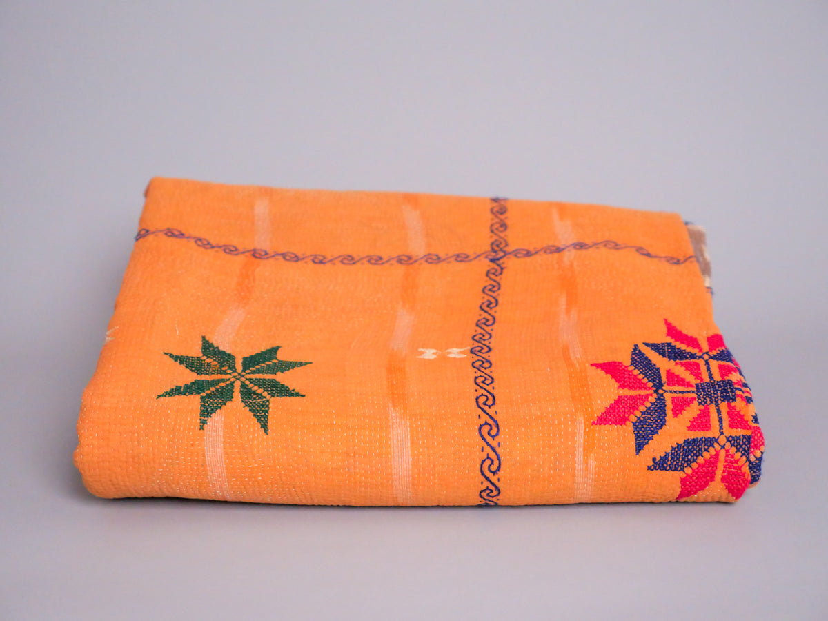 Couvre-lit Kantha Vintage en Coton Recyclé  No.118 "Turmeric" Image principale du produit
