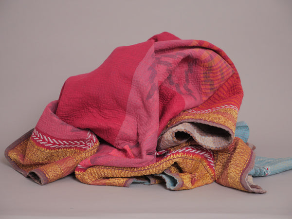 Vintage Kantha couvre it, brodé main