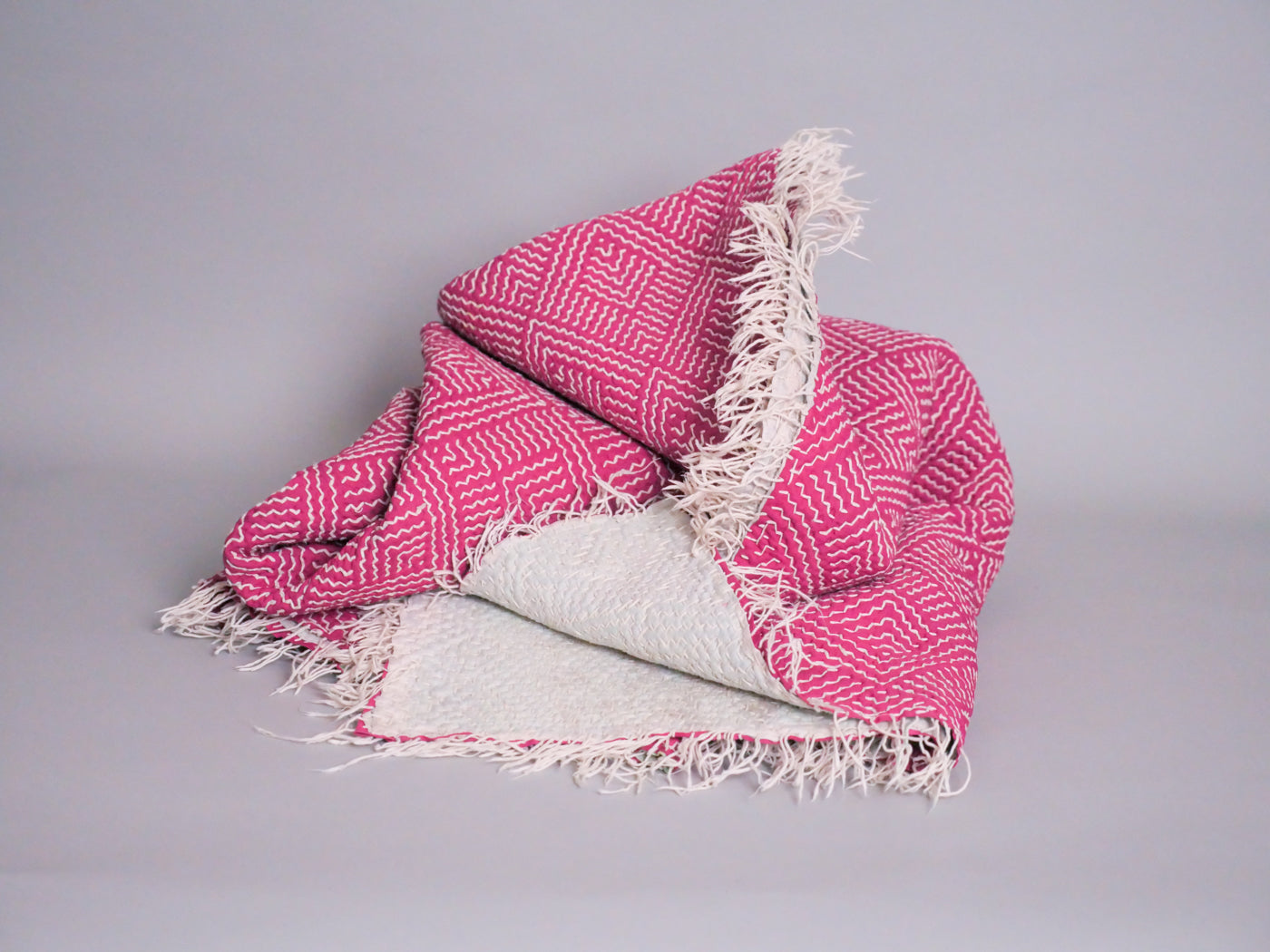 Kantha sari couvre-lit  No.115 "Raspberry",  coton recyclé brodé à la main Image secondaire du produit