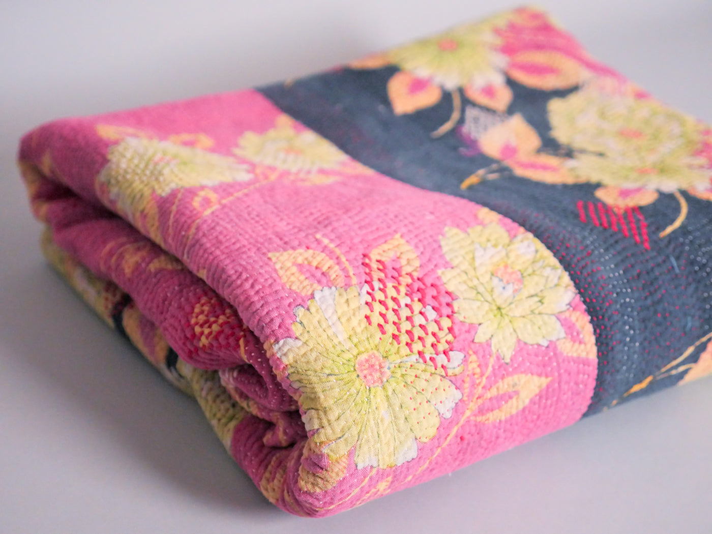 Couvre-lit Kantha Vintage en Coton Recyclé No.110 "Garden Party" Image secondaire du produit
