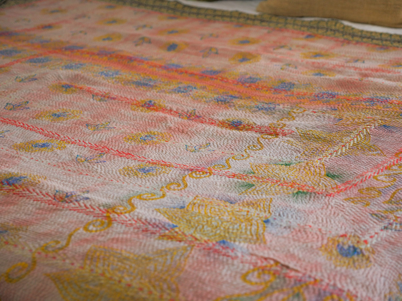 Couvre-lit Kantha Vintage en Coton Recyclé  No.117 "Suns" Image secondaire du produit
