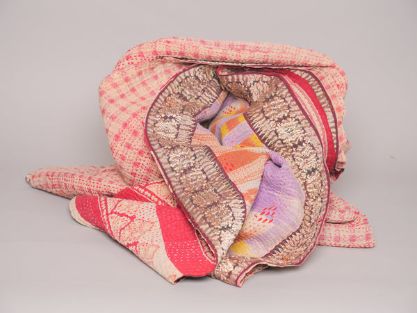 Kantha sari couvre-lit  "Graphic Violet" coton recyclé brodé à la main