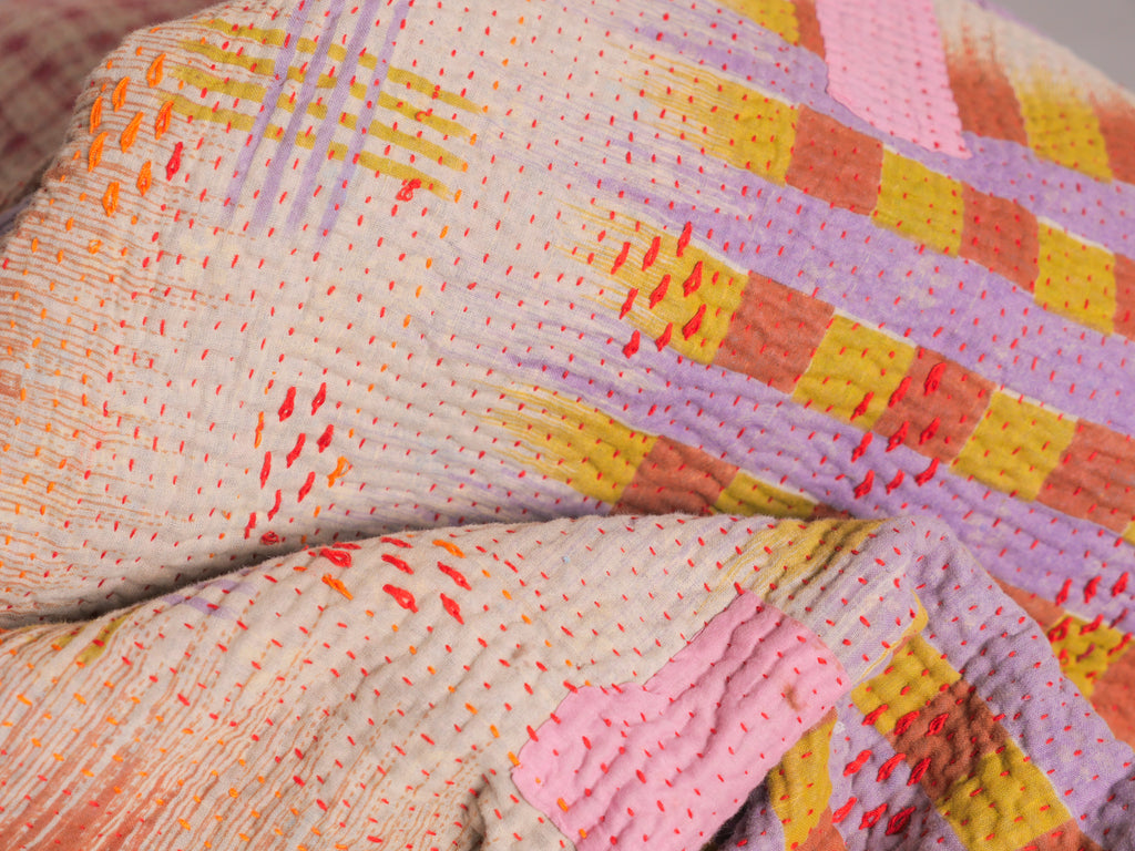Kantha sari couvre-lit  "Graphic Violet" coton recyclé brodé à la main