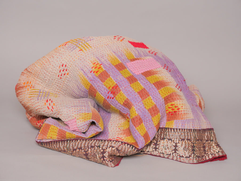 Kantha sari couvre-lit  "Graphic Violet" coton recyclé brodé à la main