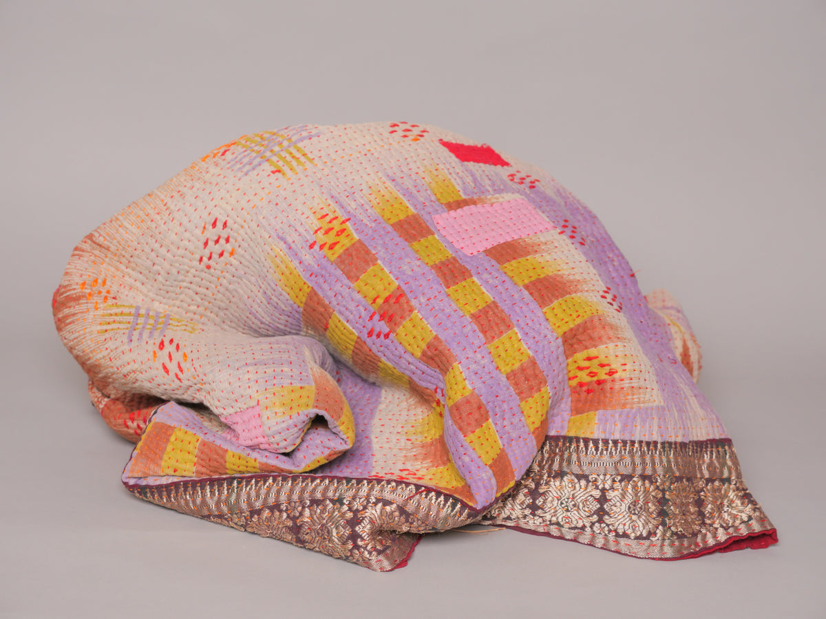 Kantha sari couvre-lit  "Graphic Violet" coton recyclé brodé à la main
