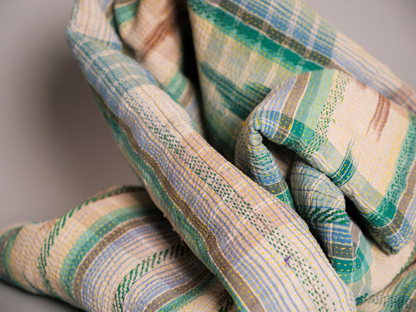 Kantha sari couvre-lit  "Ikat horizon"  coton recyclé brodé à la main