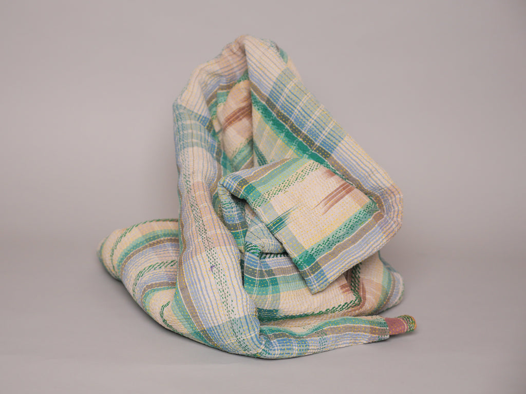 Kantha sari couvre-lit  "Ikat horizon"  coton recyclé brodé à la main