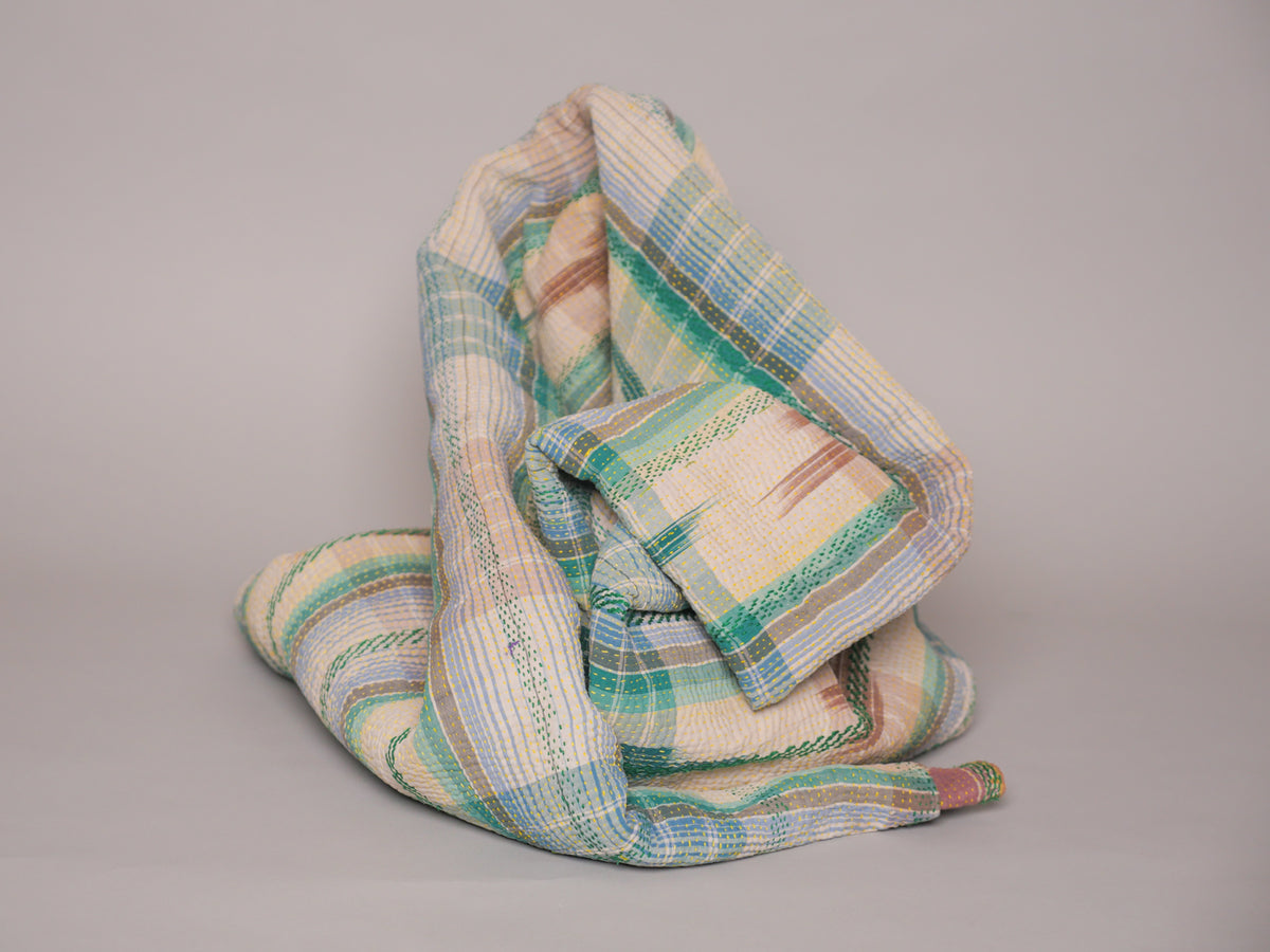 Kantha sari couvre-lit  "Ikat horizon"  coton recyclé brodé à la main