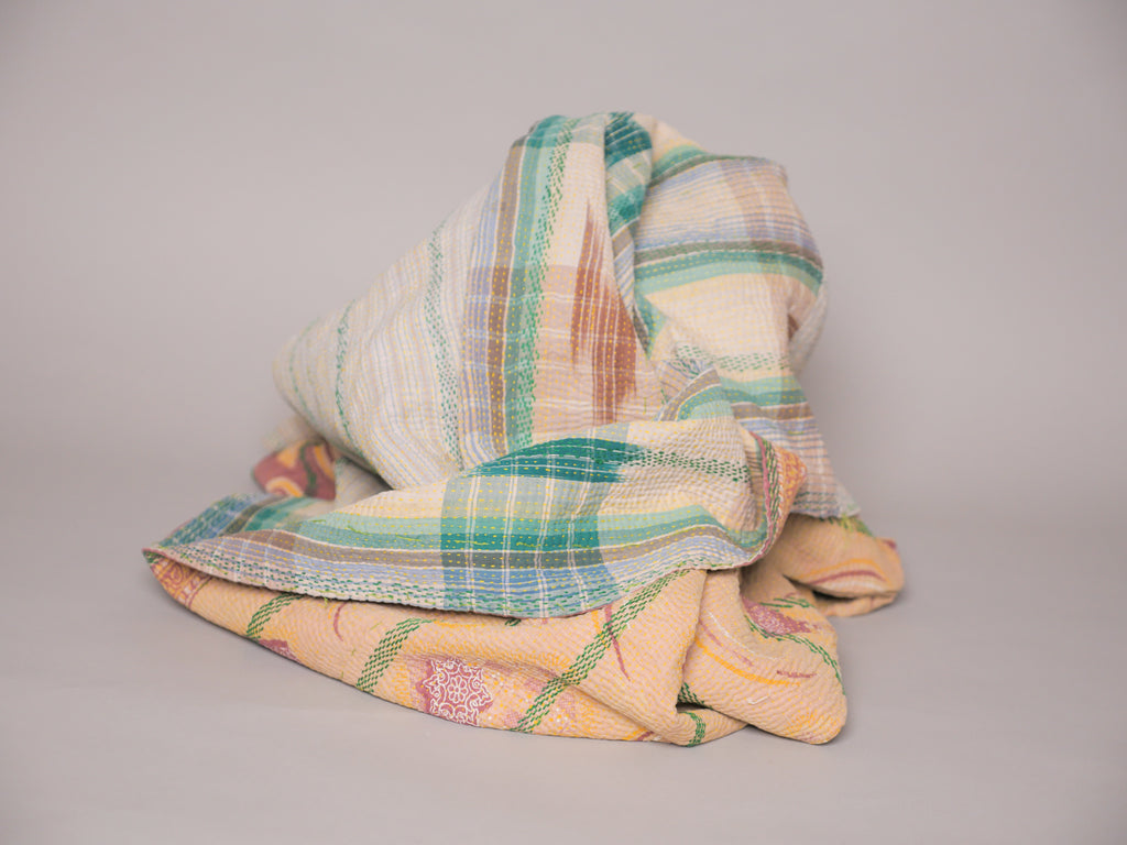 Kantha sari couvre-lit  "Ikat horizon"  coton recyclé brodé à la main