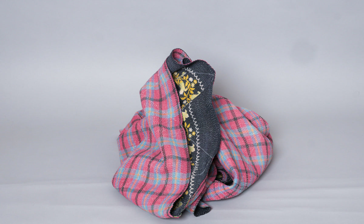 Kantha sari couvre-lit, Tartan No.21 coton recyclé brodé à la main Image principale du produit