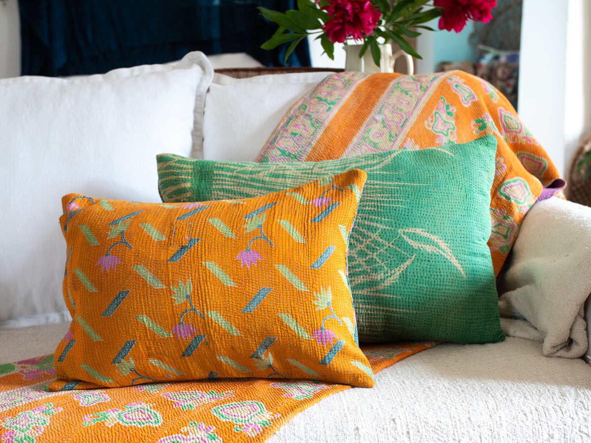 Housse de coussin kantha en saris recyclées