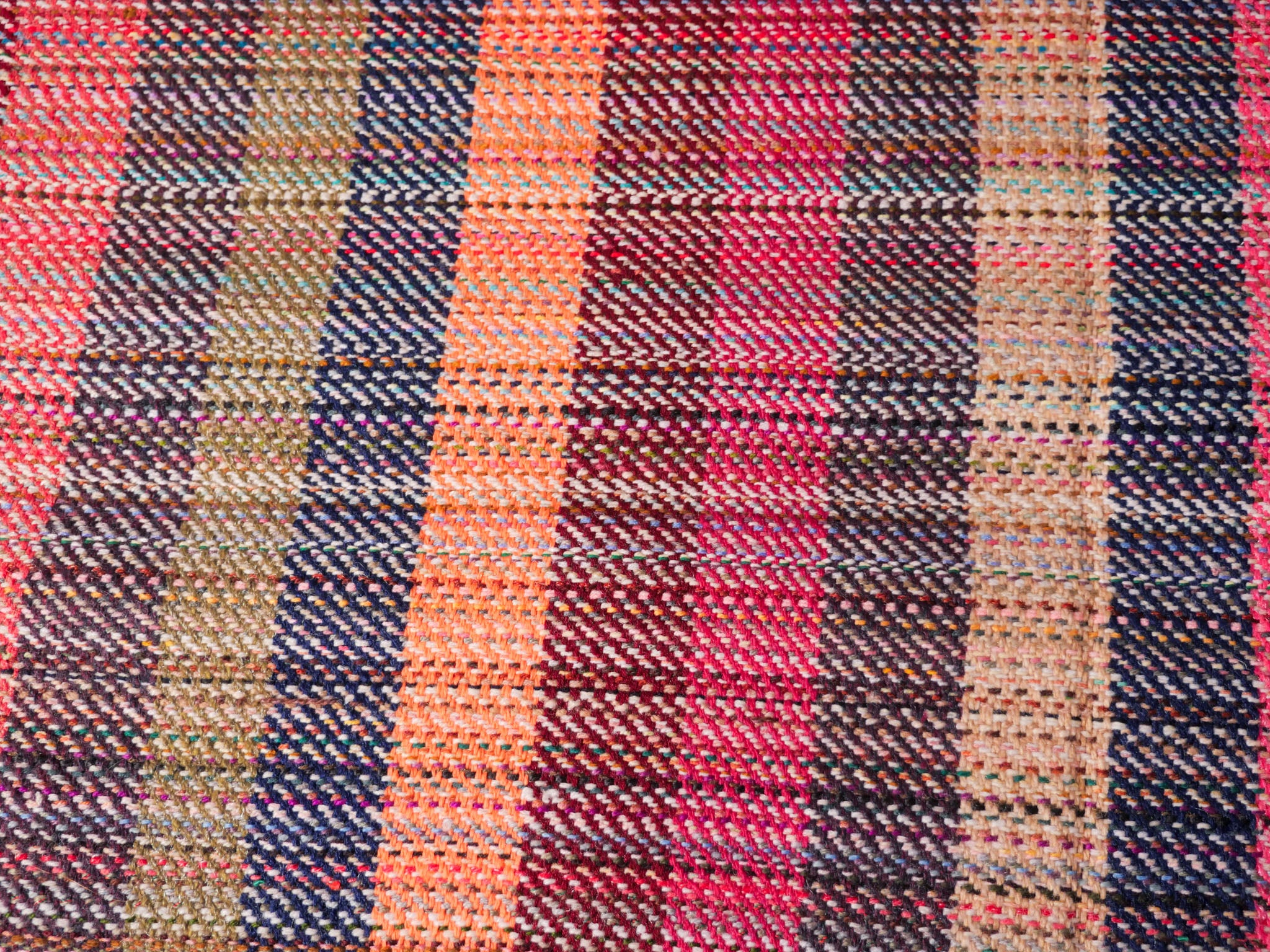 Plaid en laine recyclé tissé main.