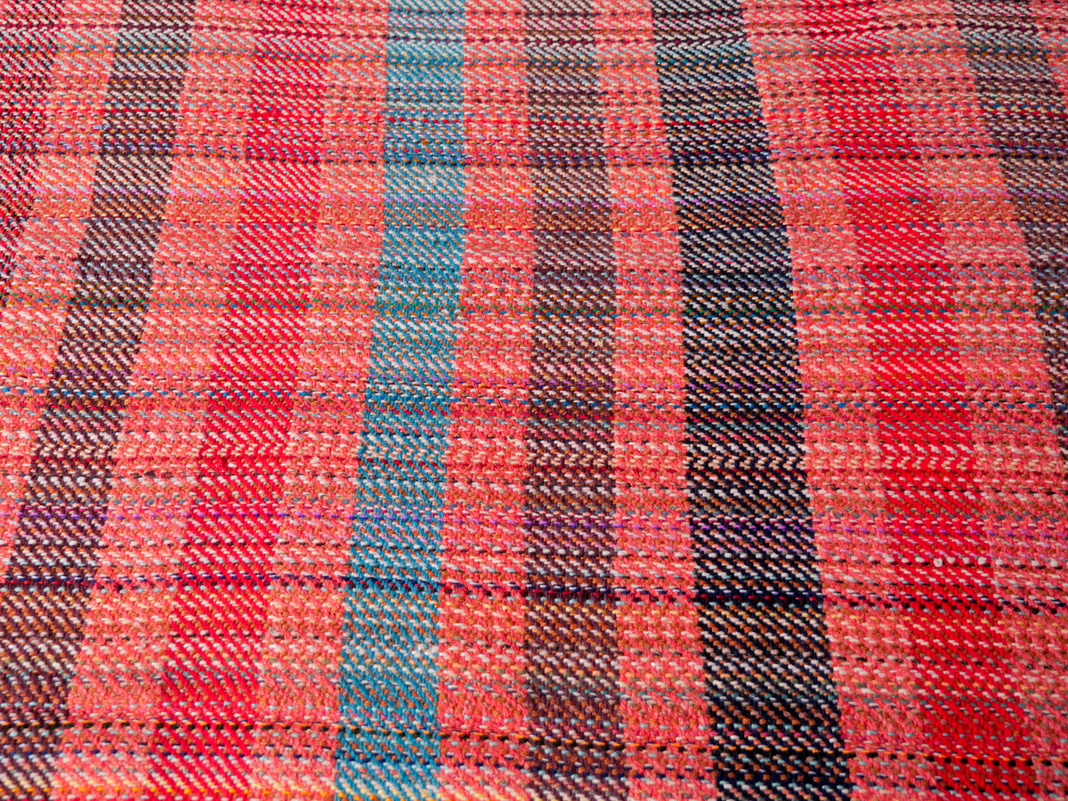 Plaid en laine recyclé tissé main.