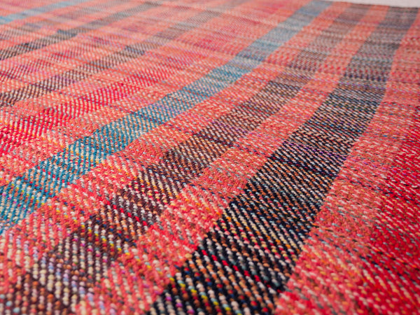 Plaid en laine recyclé tissé main.