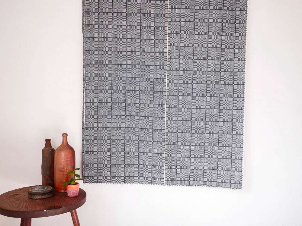 Binakul textile, couverture, tissé main au Philippines. Hand loomed textile from the Philippines. Image principale du produit