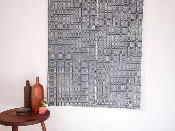 Binakul textile, couverture, tissé main au Philippines. Hand loomed textile from the Philippines.