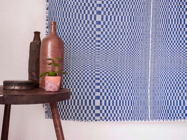 Binakul textile, couverture, tissé main au Philippines. Hand loomed textile from the Philippines.