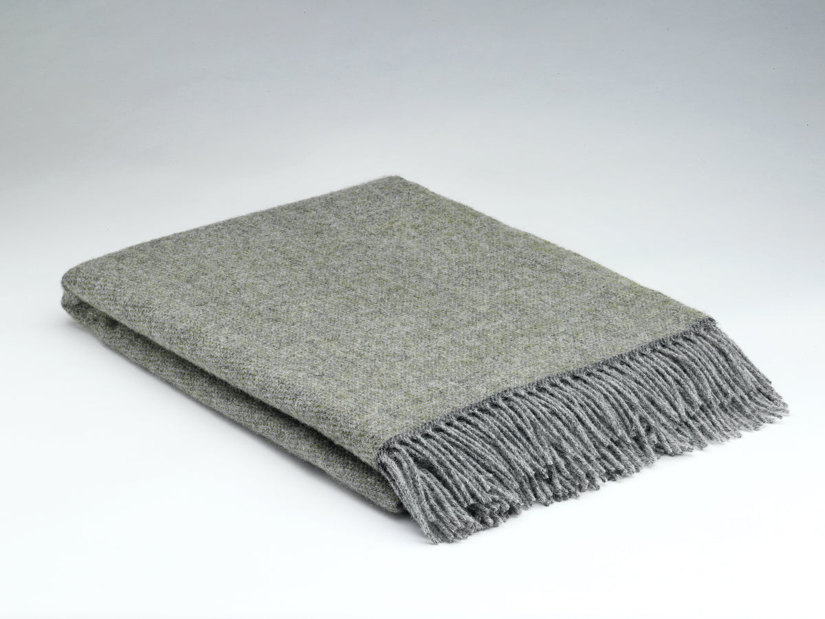 Plaid en laine doux gris "cosy meadow"