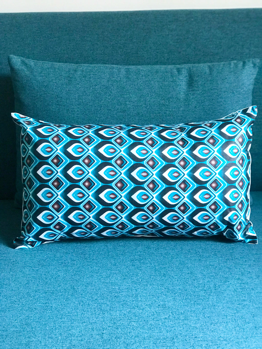 An exclusive Storie collection, made up of small batch of vintage, handmade and up cycled fabrics, found in the four corners of the globe. Each cushion is  finished by skilled tailors in the French capital with an elegant linen, using an envelope style closing, with a discrete Storie label in the interior.
