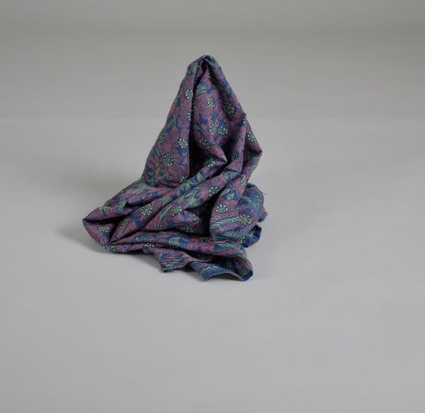 Kantha Indigo, châle brodé main, fleurs grimpantes