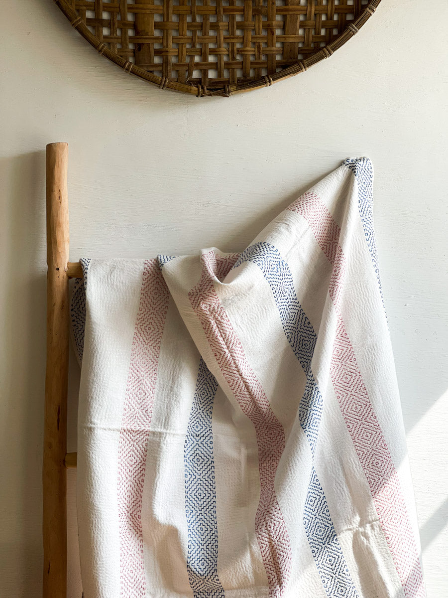 Ce type de couverture en coton doux est généralement offert comme cadeau de famille à un nouveau-né.  Image principale du produit