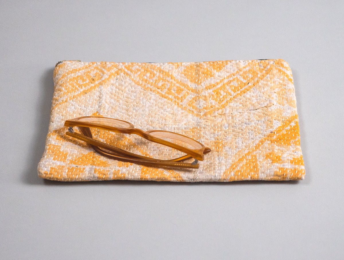 Kantha trousse en coton recyclé.