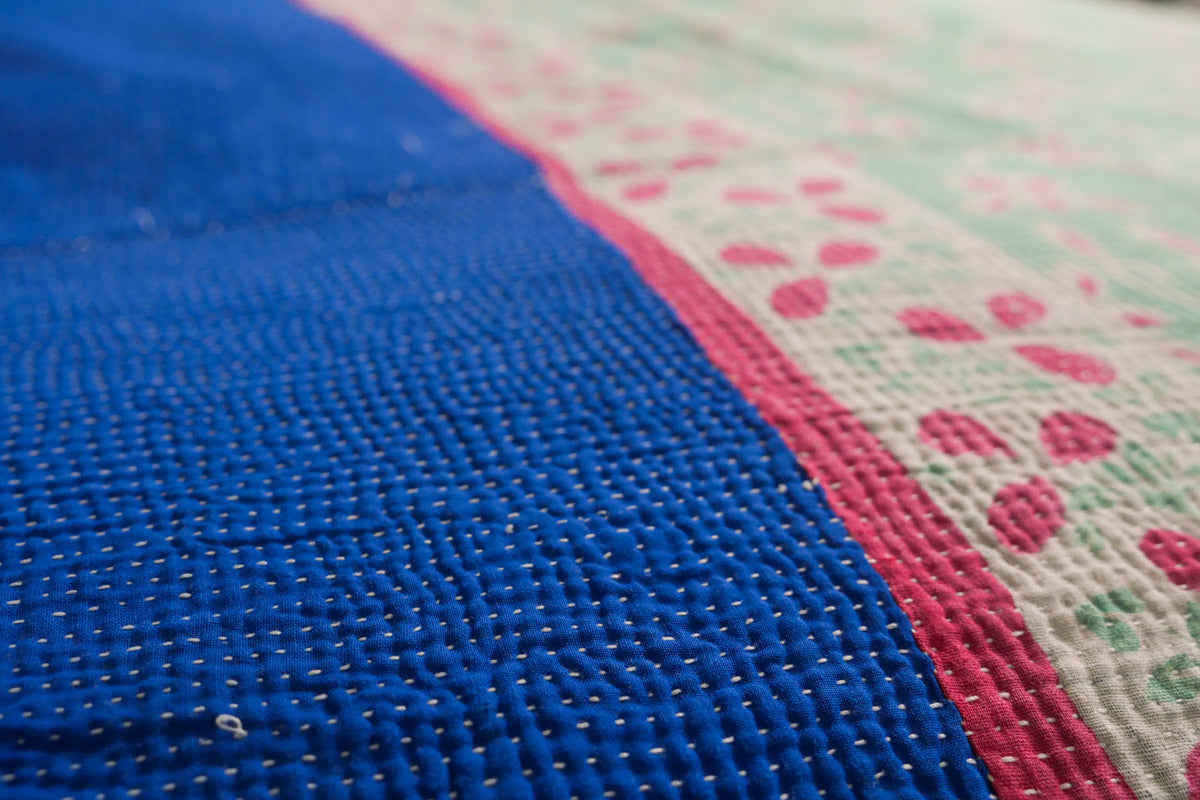 Kantha sari couvre-lit  No.12, Fushia Marigolds,  coton recyclé brodé à la main