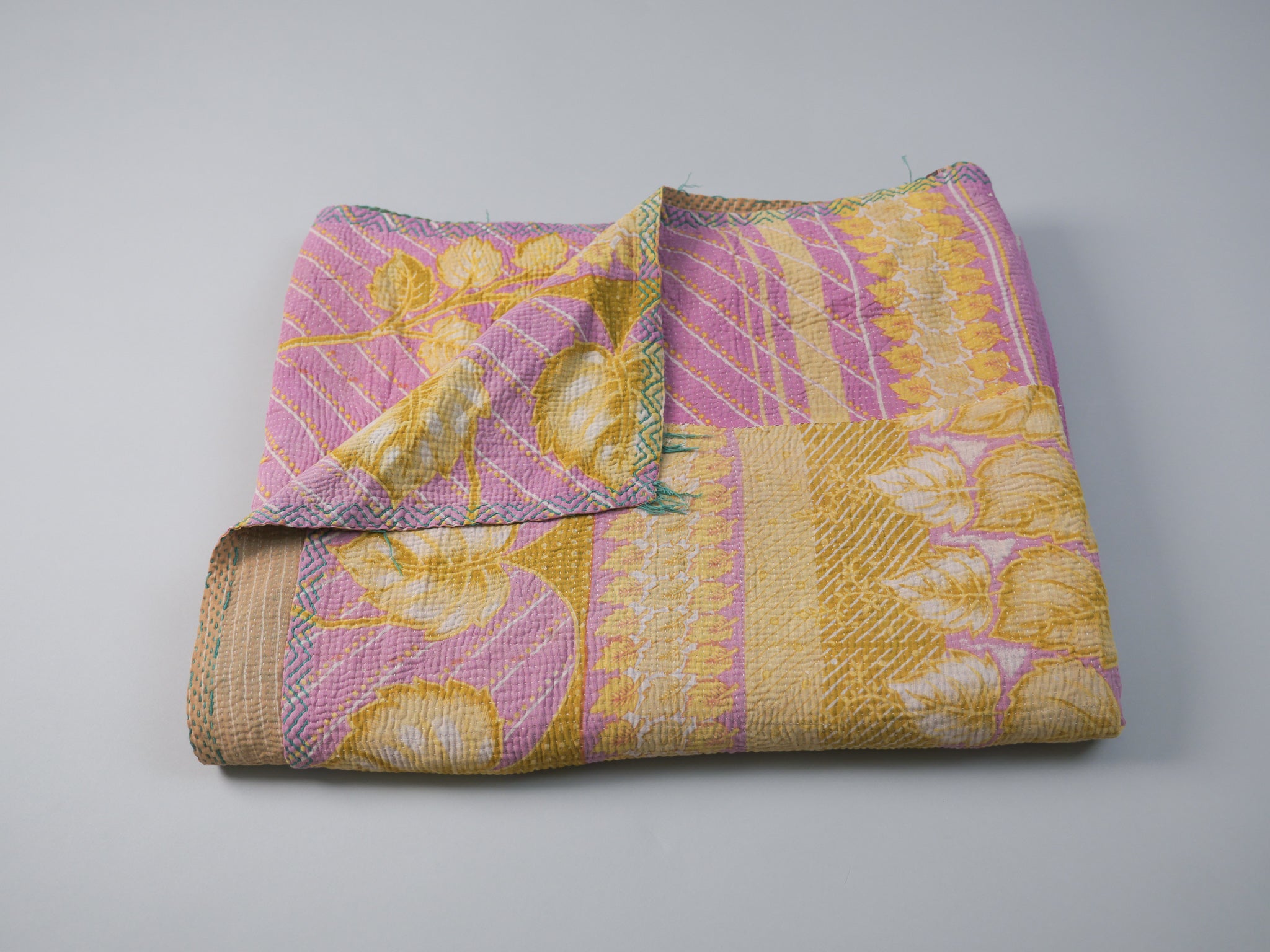 Kantha couvre lit en sari recyclé