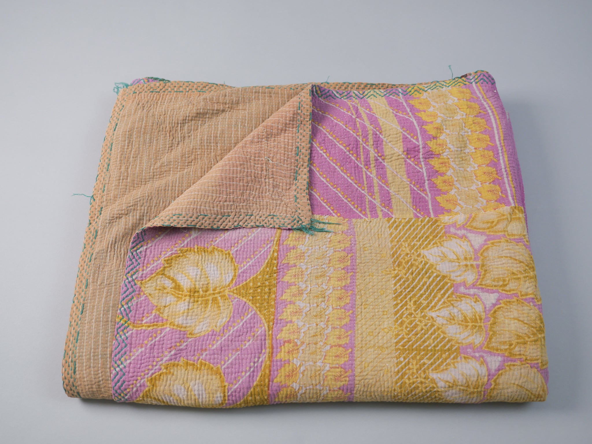 Kantha couvre lit en sari recyclé