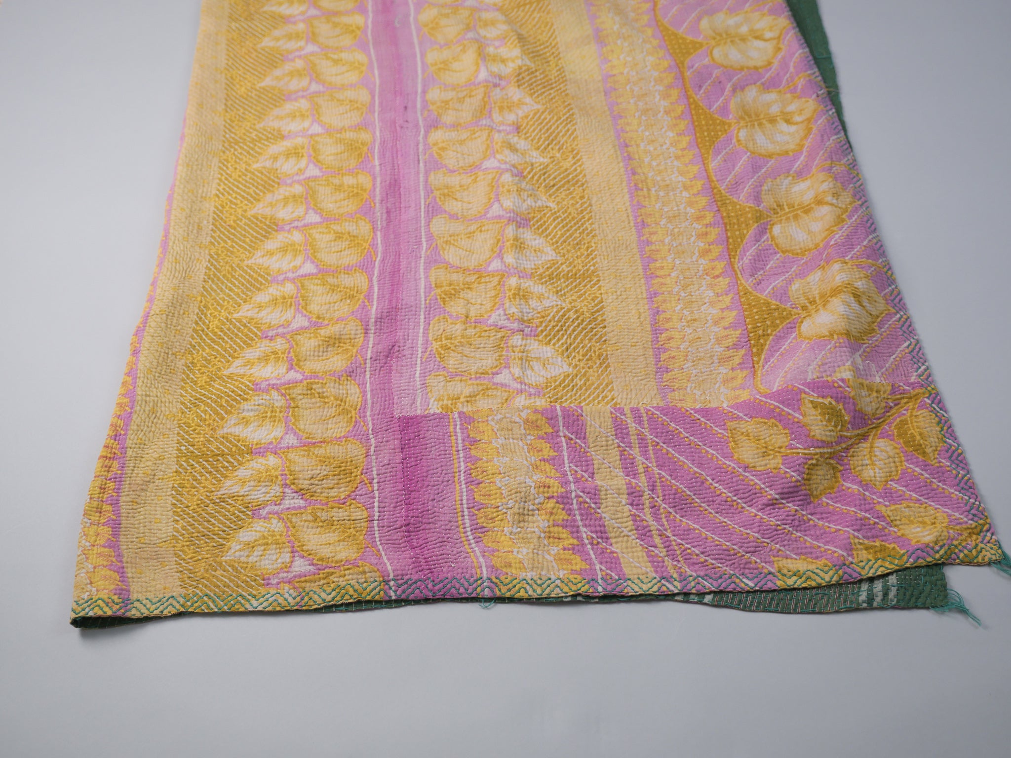 Kantha couvre lit en sari recyclé