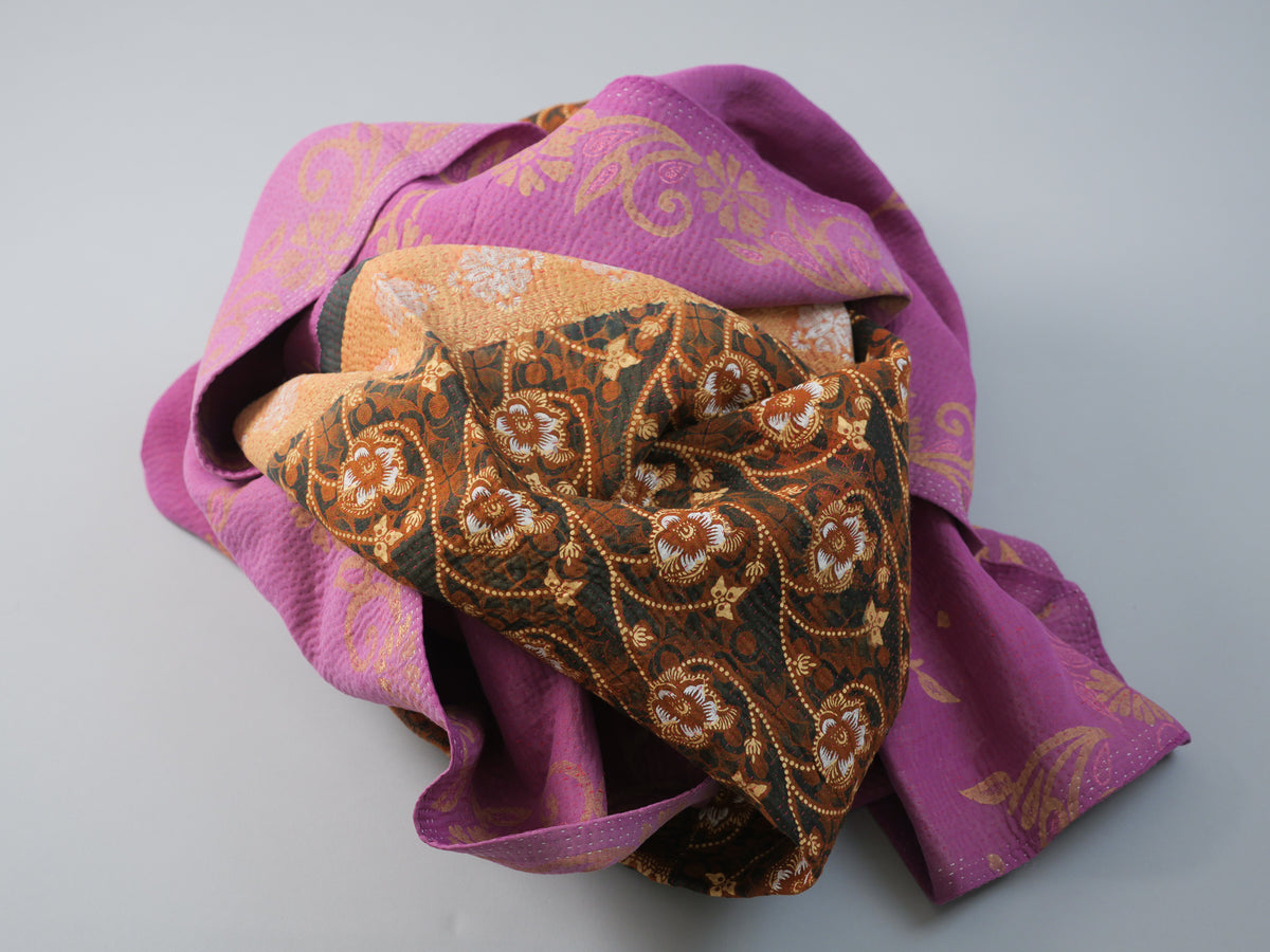 Kantha sari couvre-lit  No.38 "Winter Rose",  coton recyclé brodé à la main