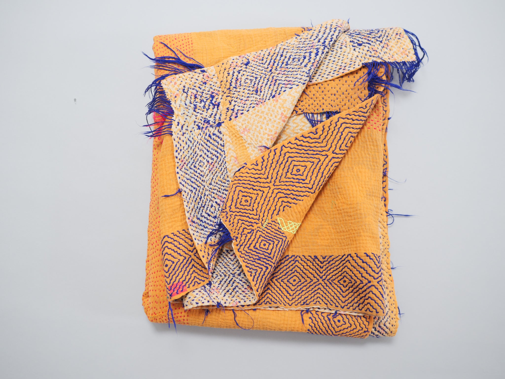 Kantha sari couvre-lit  No.65 “Tumeric”,  coton recyclé brodé à la main Image secondaire du produit